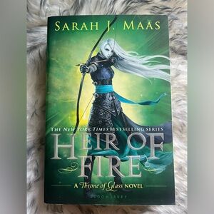 Heir of Fire paperback by Sarah J Maas